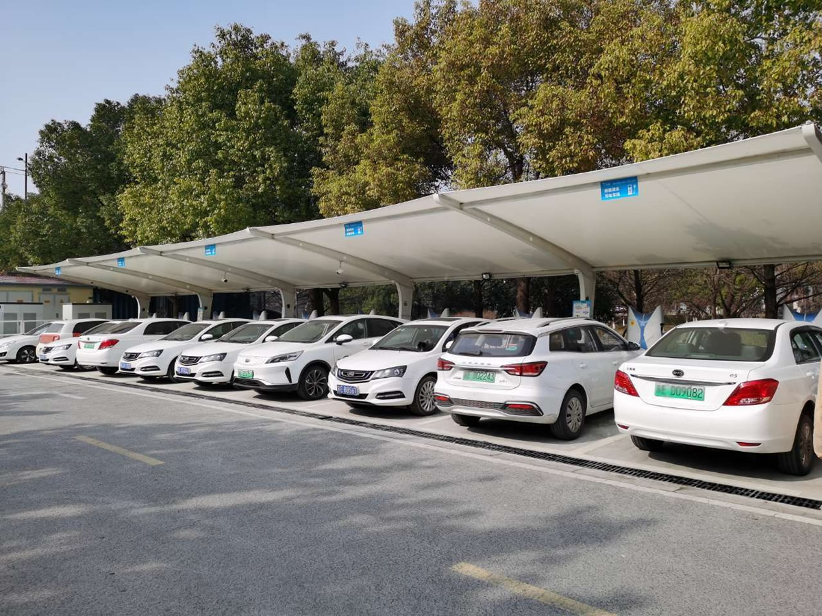 靖西寶珠路新能源車(chē)充電站